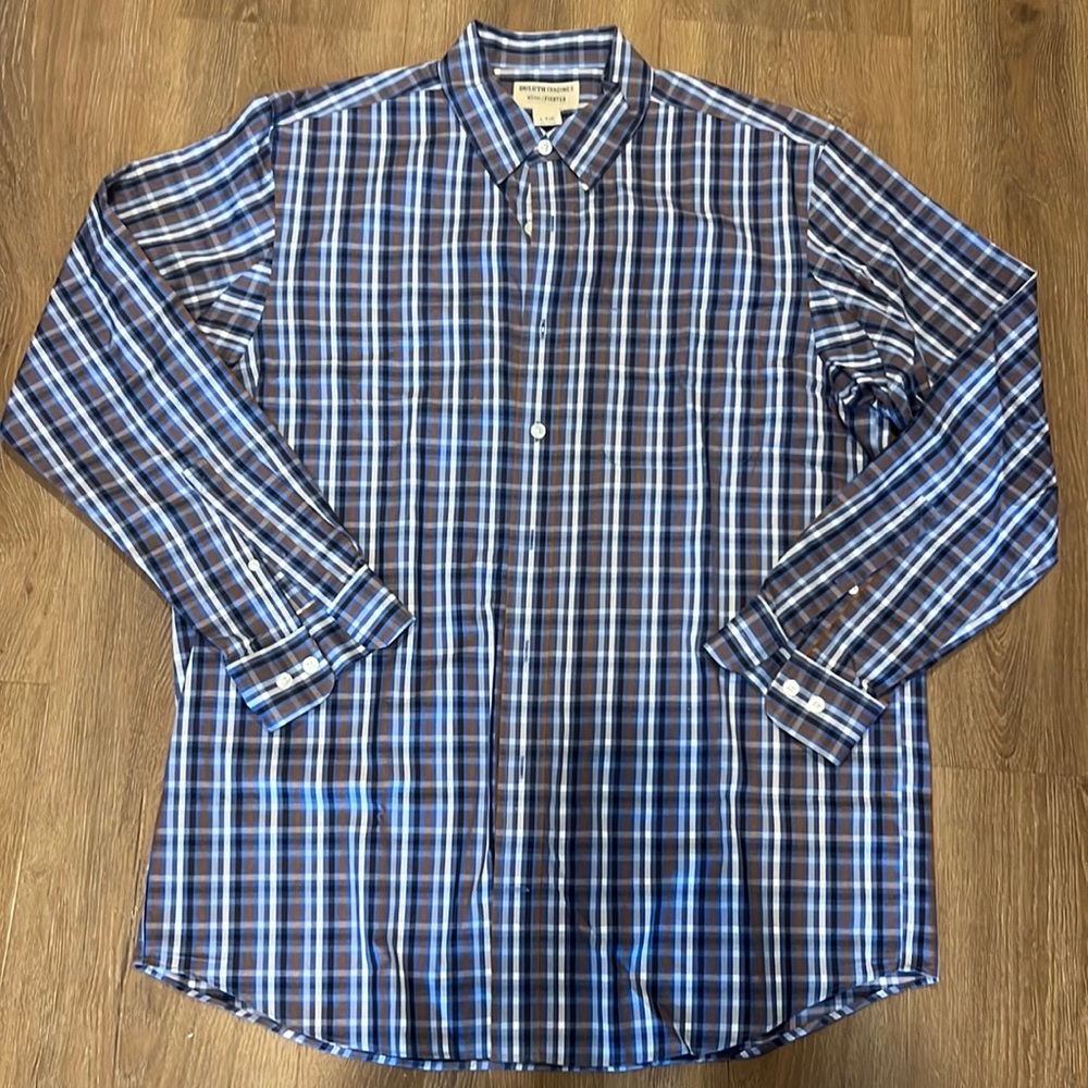 New with out tags - Duluth long sleeve button up collared shirt.